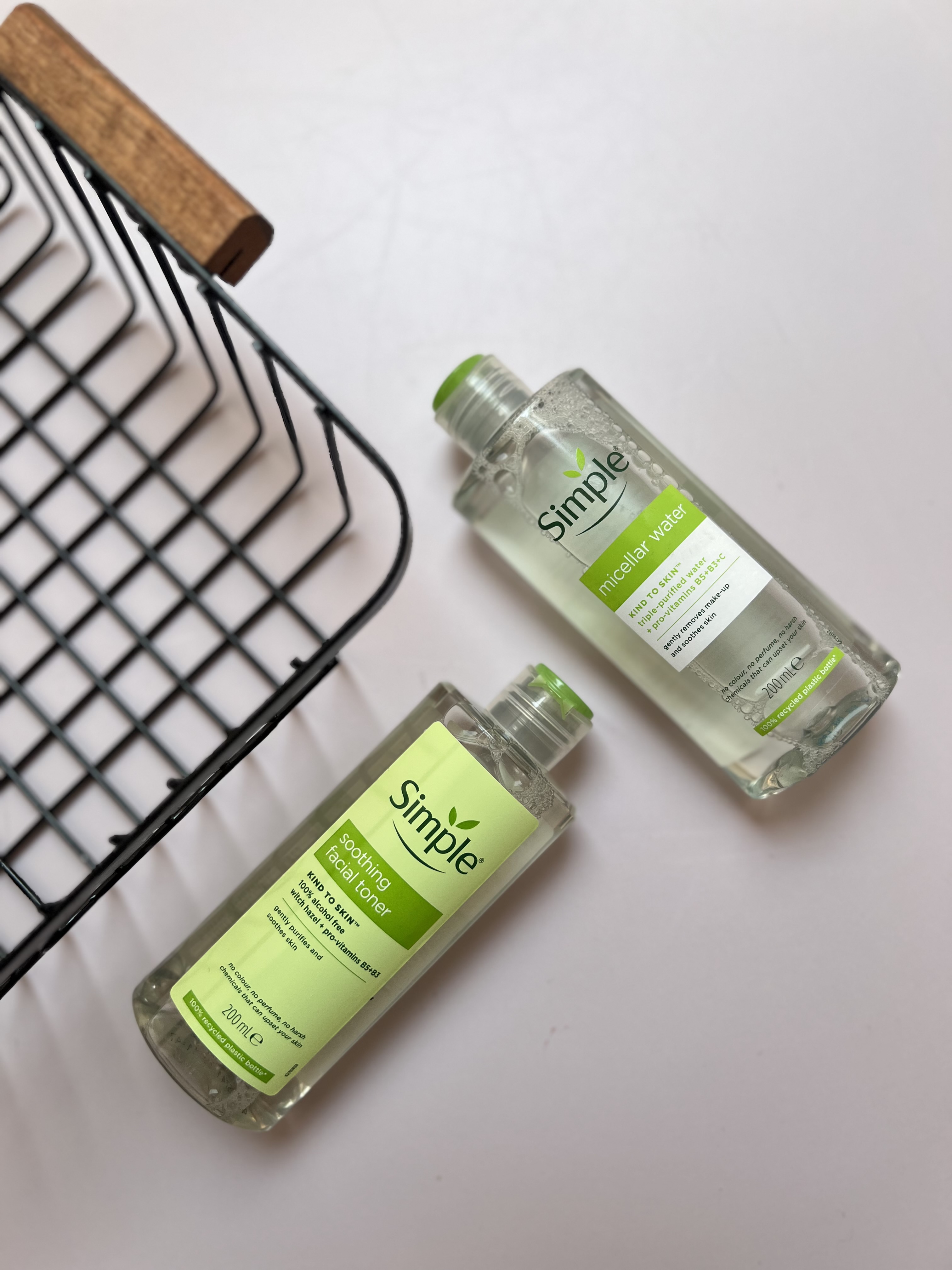 میسلار واتر سیمپل مدل Micellar Cleansing Water پاک‌کننده آرایش مناسب انواع پوست بدون عطر و الکل حجم ۲۰۰ میل