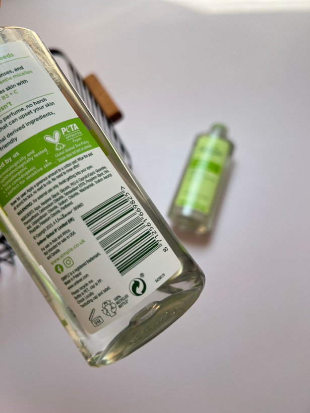 میسلار واتر سیمپل مدل Micellar Cleansing Water پاککننده آرایش مناسب انواع پوست بدون عطر و الکل حجم ۲۰۰ میل