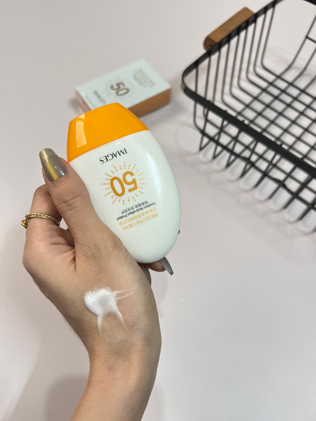 کرم ضد آفتاب بدون رنگ ایمجز SPF 50 مدل Protective مناسب انواع پوست حجم 45 میلیلیتر
