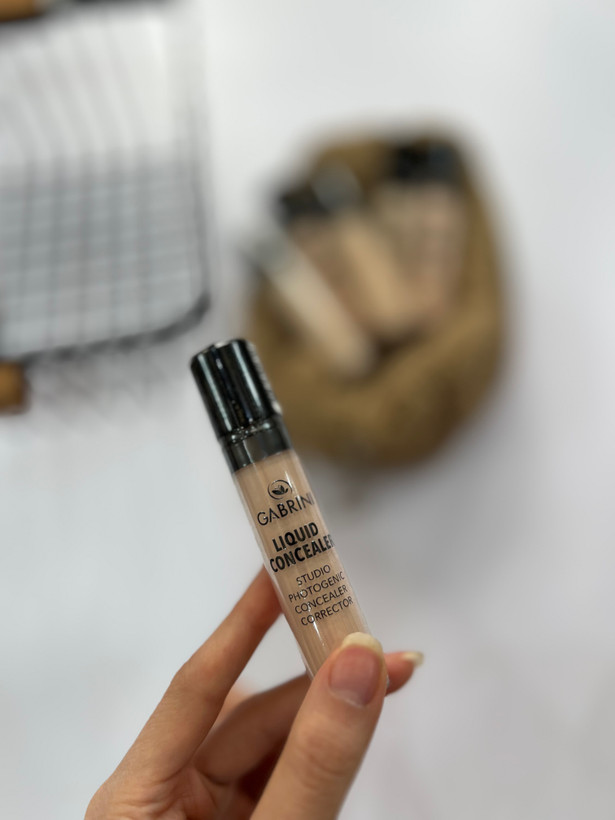 کانسیلر مایع گابرینی (Gabrini Liquid Concealer) با فرمول سبک و حرفهای