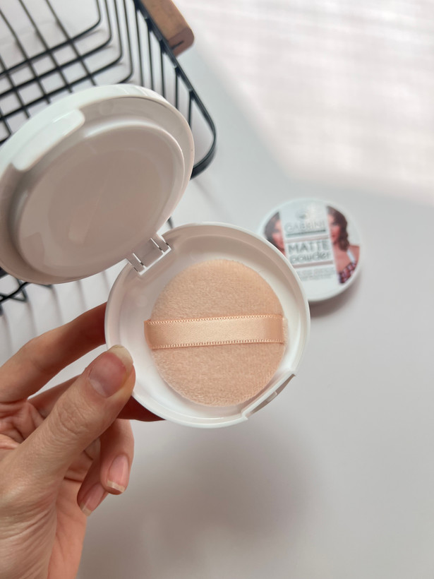بی بی پنکک گابرینی (Gabrini BB Matte Powder) | پوشش مات و طبیعی با پد مخصوص